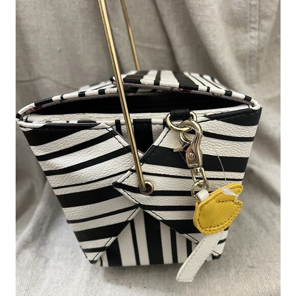 NWT Betsey Johnson Takeout Box Crossbody Purse Chinese Kung Pow Fortune Charm - Picture 10 of 11